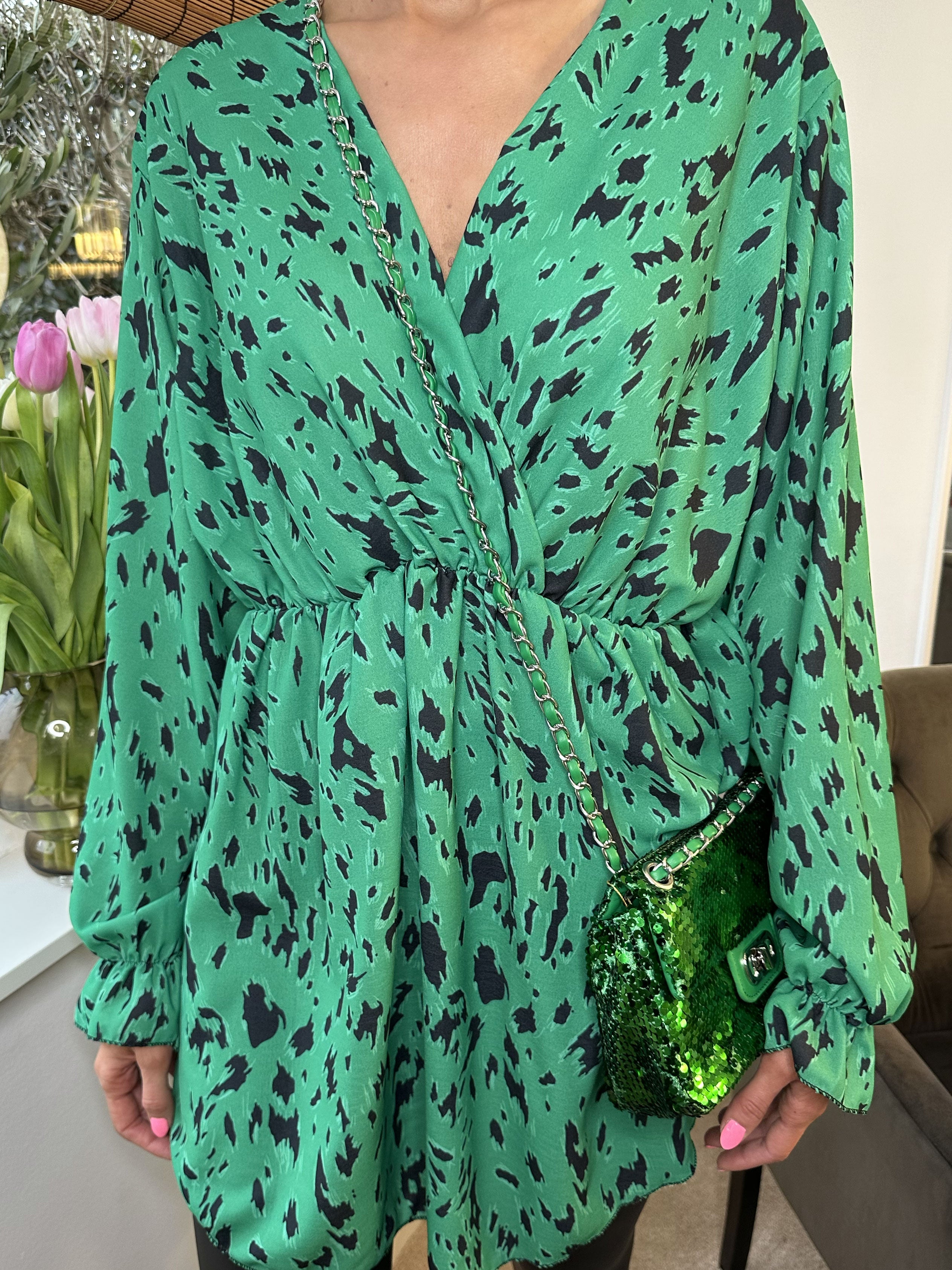 Yda - Sød mønstret bluse med elastik i taljen